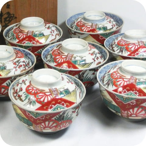 いつの時代のものか不明な食器