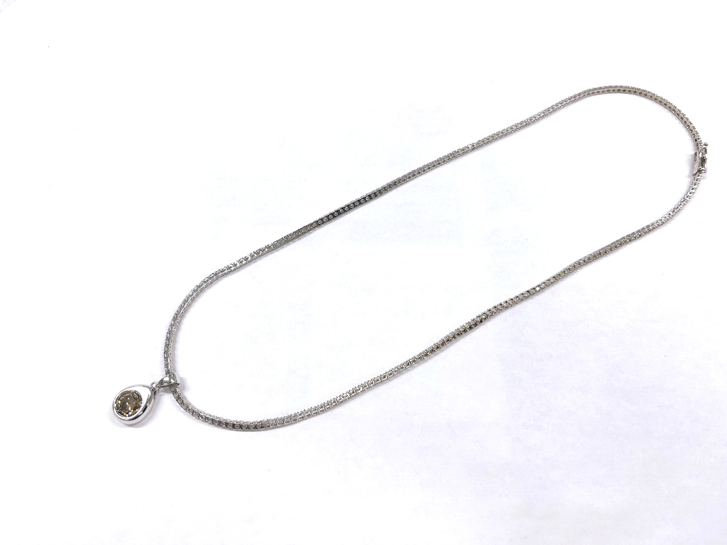 K18WG　ホワイトゴールド　ダイヤモンド付ネックレス