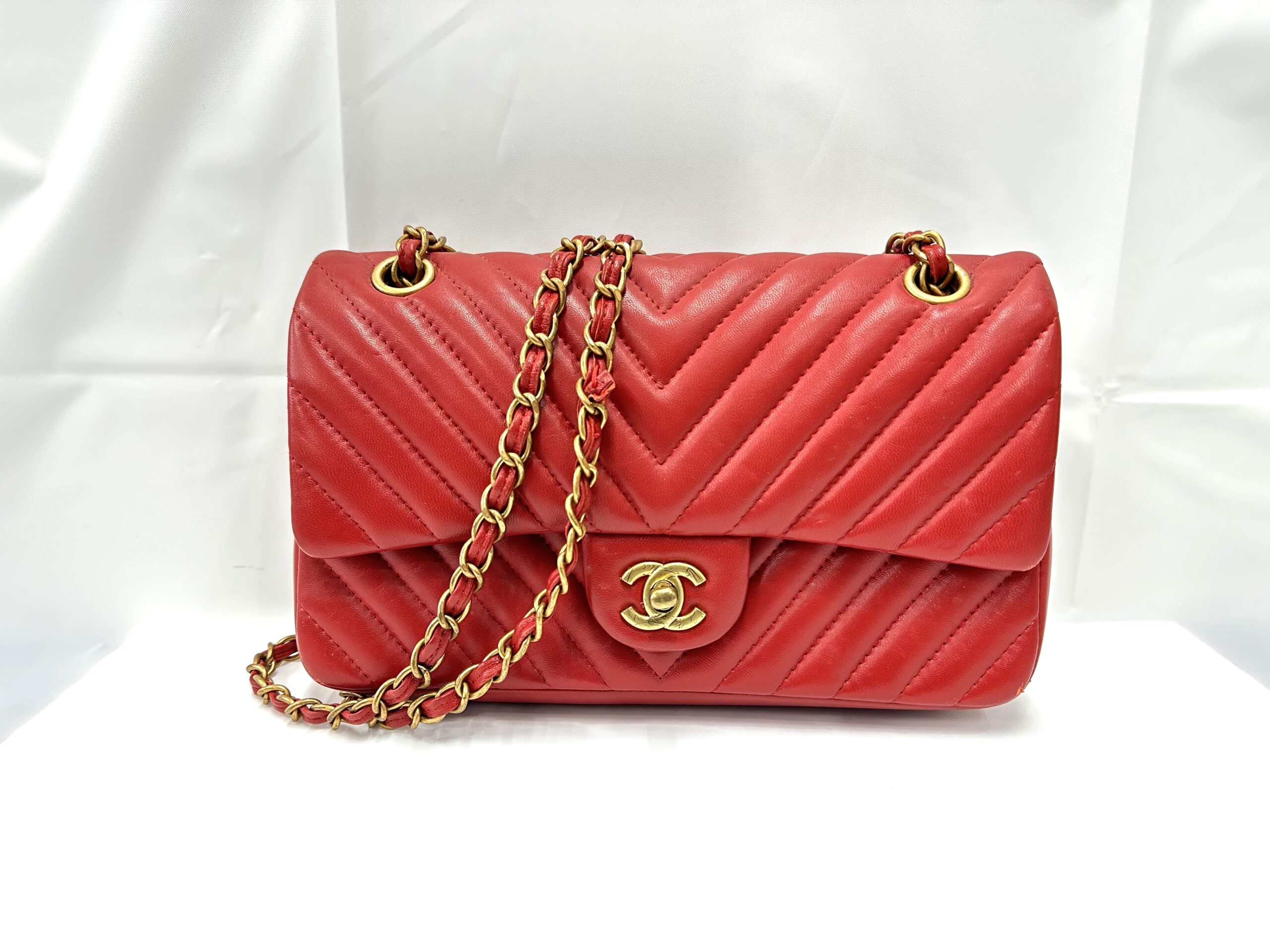 シャネル　Vステッチショルダーバッグ　赤