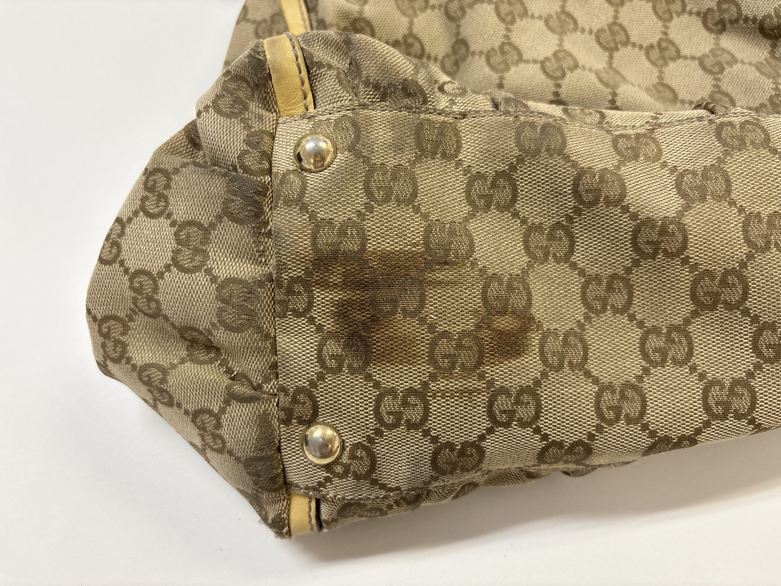 シミが付いている