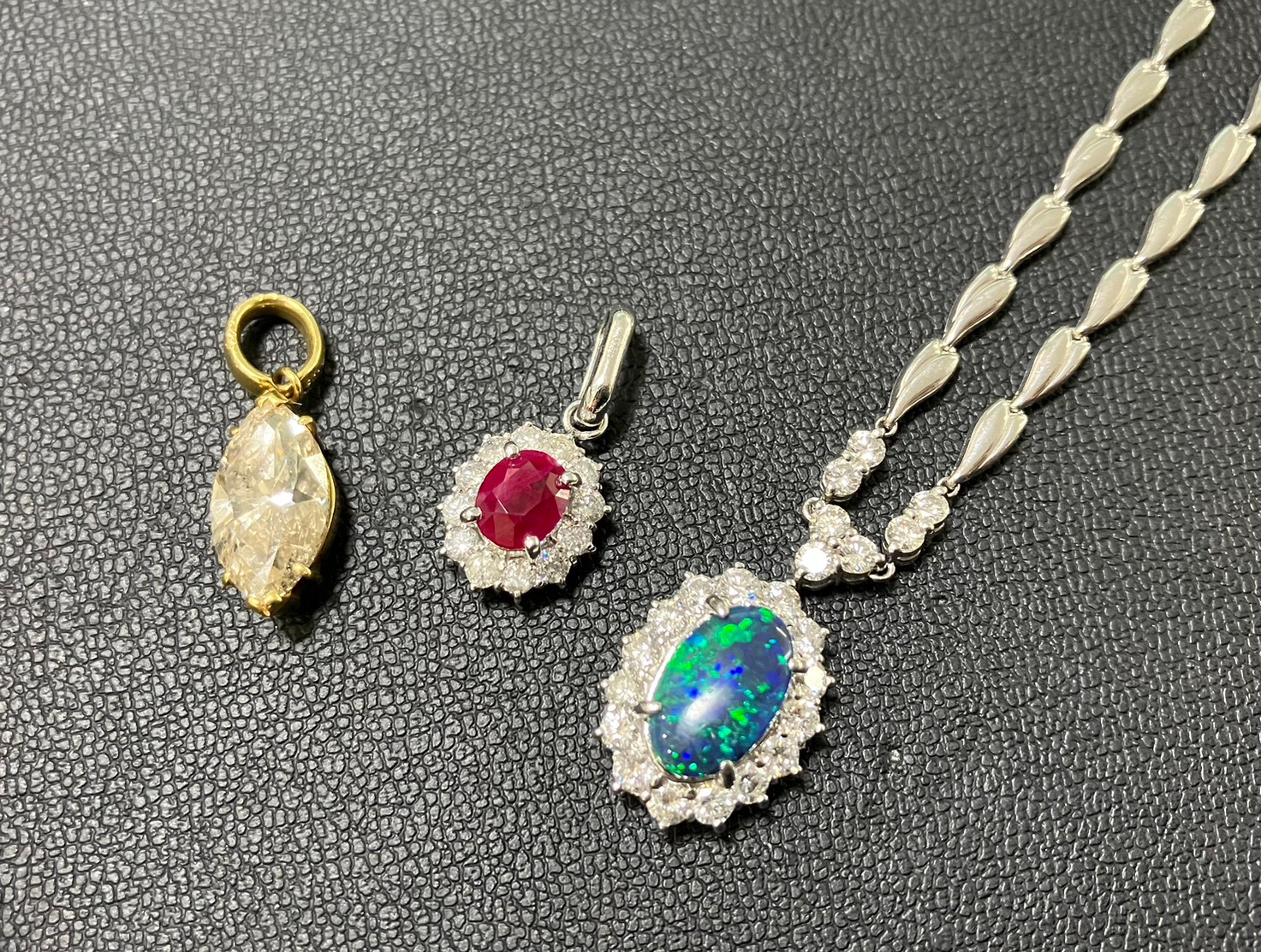 鑑別書・鑑定書がないジュエリー