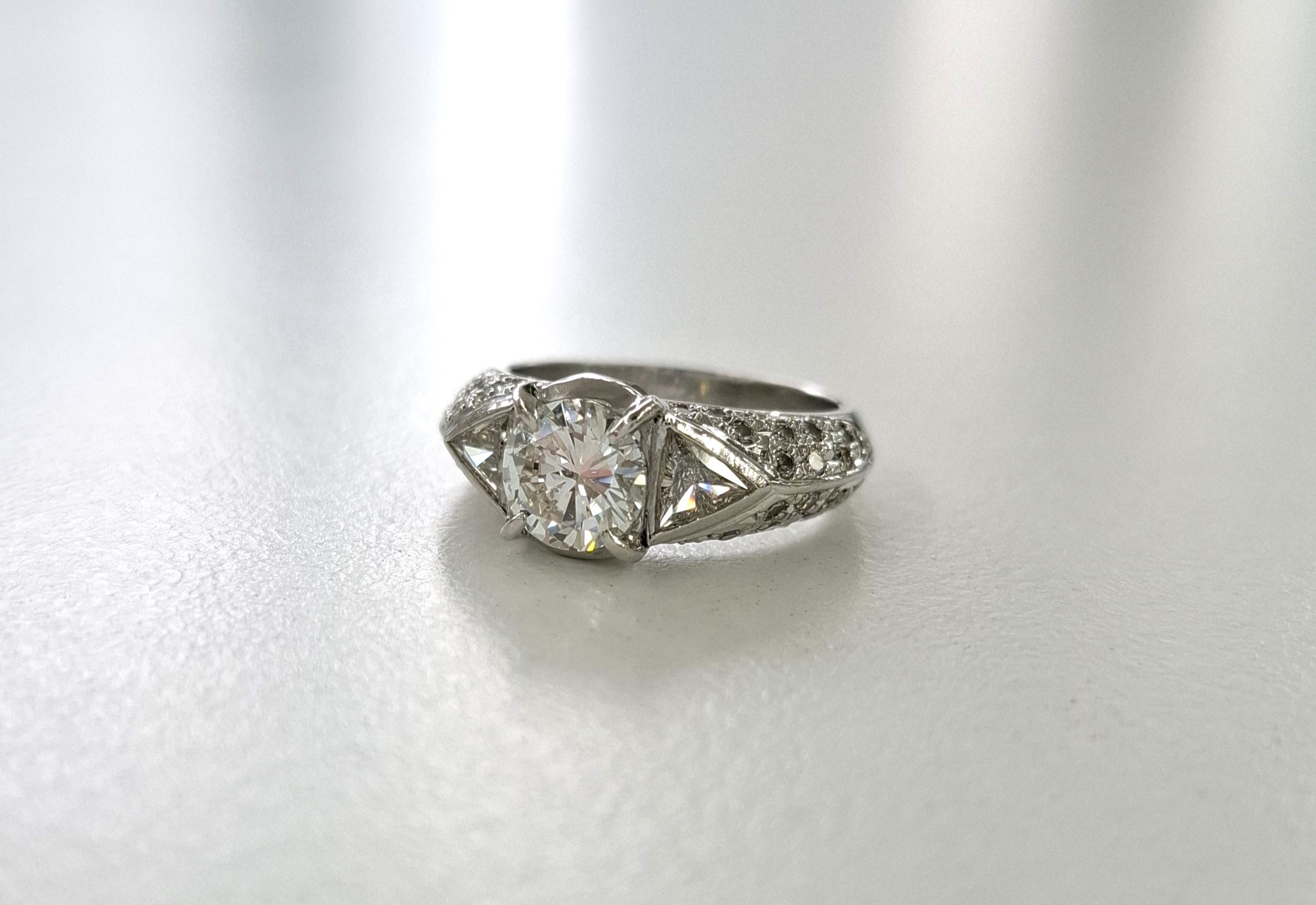 Pt900　リング　1.017ct/0.67ct