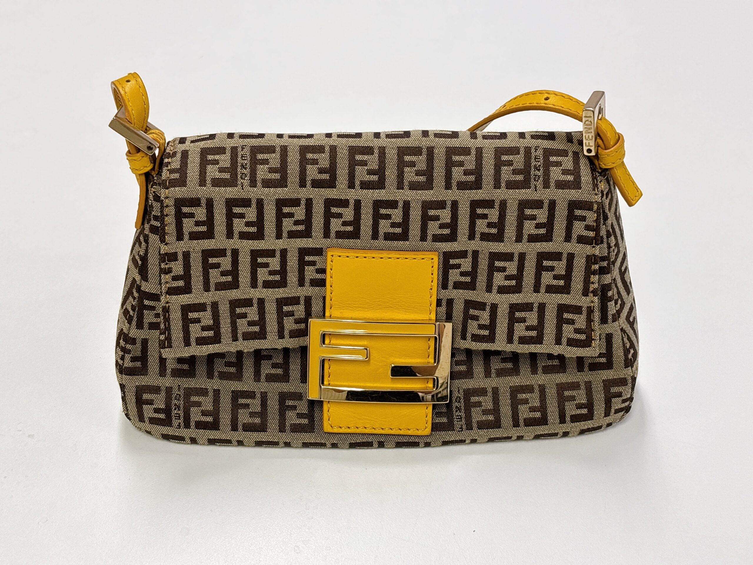 フェンディ　マンマバケット　ハンドバッグ