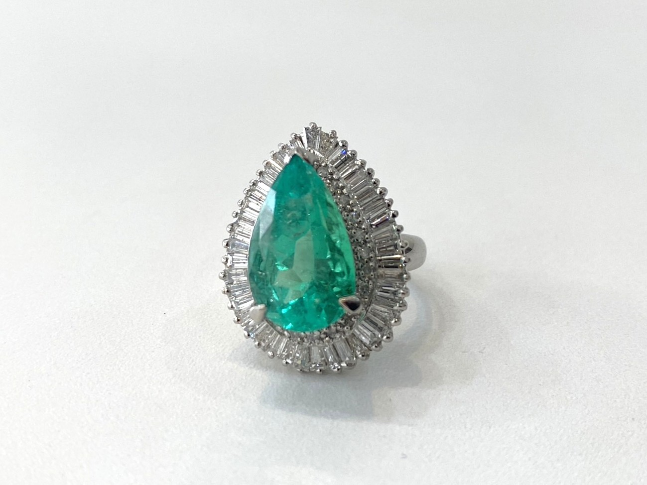 Pt900　リング　E5.12ct/D1.35ct