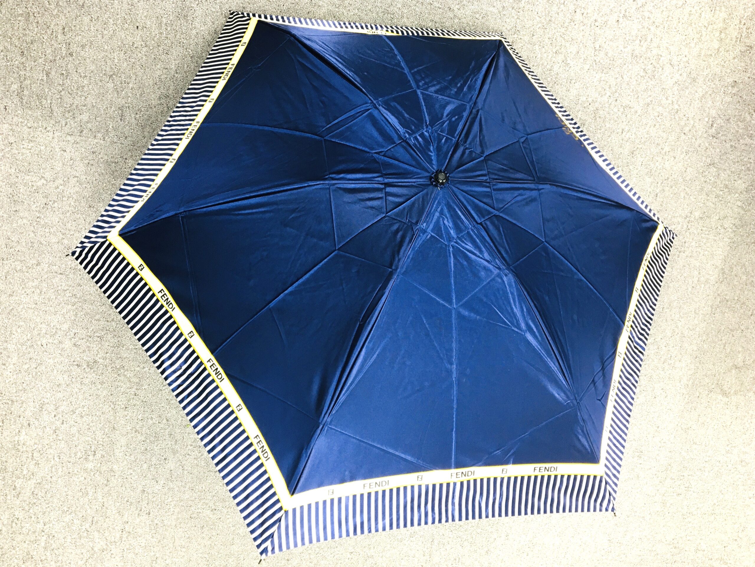 フェンディ　折りたたみ傘
