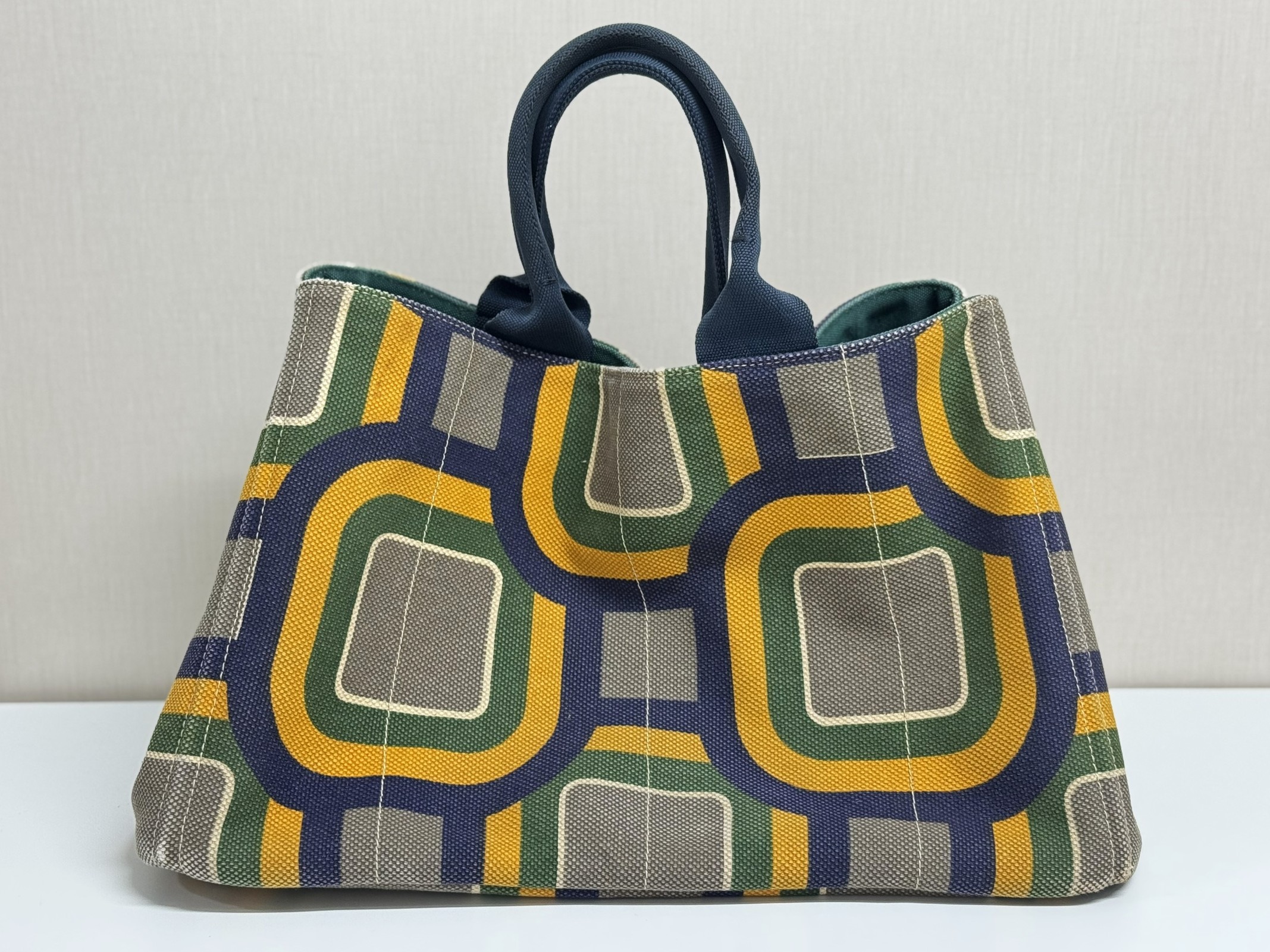 プラダ　ハンドバッグ