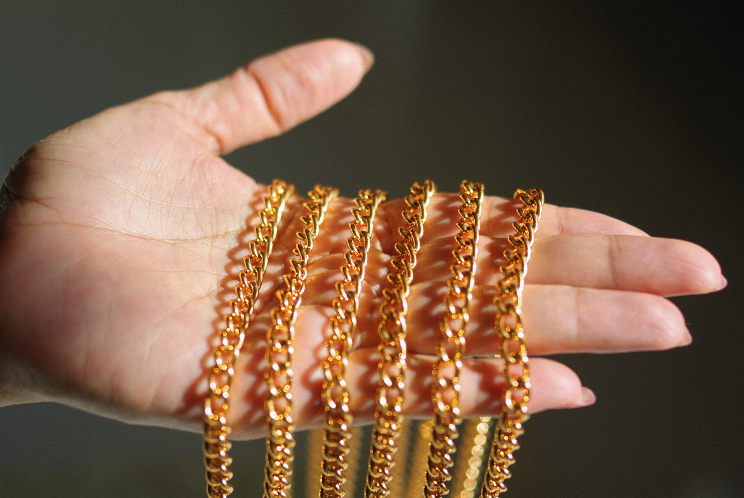 壊れたネックレスでも大丈夫！買取の基準と安心して手放す方法