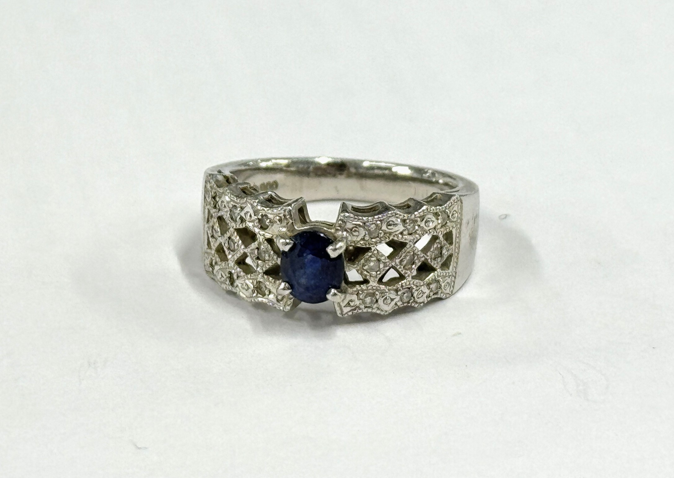 Pt900　サファイア付リング　0.70ct